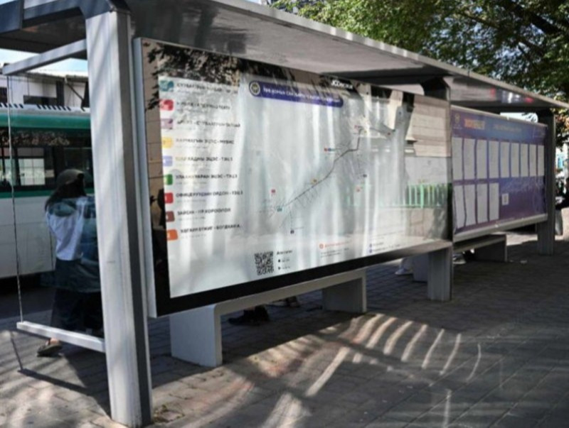 Автобусны зогсоолын шинэчилсэн мэдээллийн самбарт чиглэлийн автобусыг өнгөөр ялгаж тодотгожээ